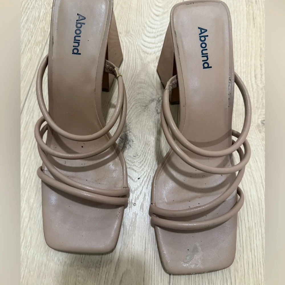 Abound Women's Austyn Block Heel Strappy tan/Nude Sandals size 10